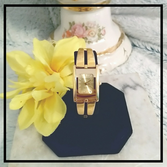 Jaclyn Smith Goldtone Quartz Bracelet Watch - Picture 4 of 5